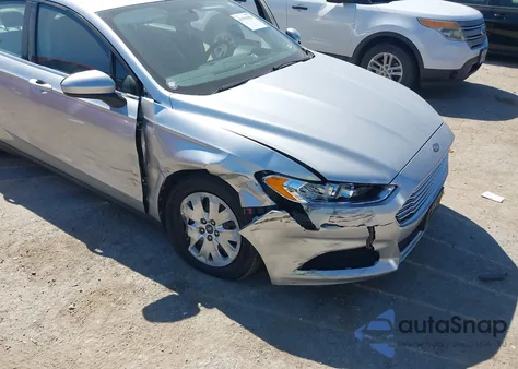2013 Ford Fusion S z USA, uszkodzony, nr VIN 3FA6P0G78DR148823